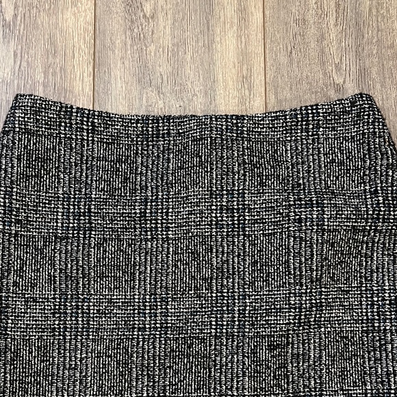 Ann Taylor Tweed Mini Pencil Skirt Size 6 Black Blue Wool Blend - Picture 2 of 6